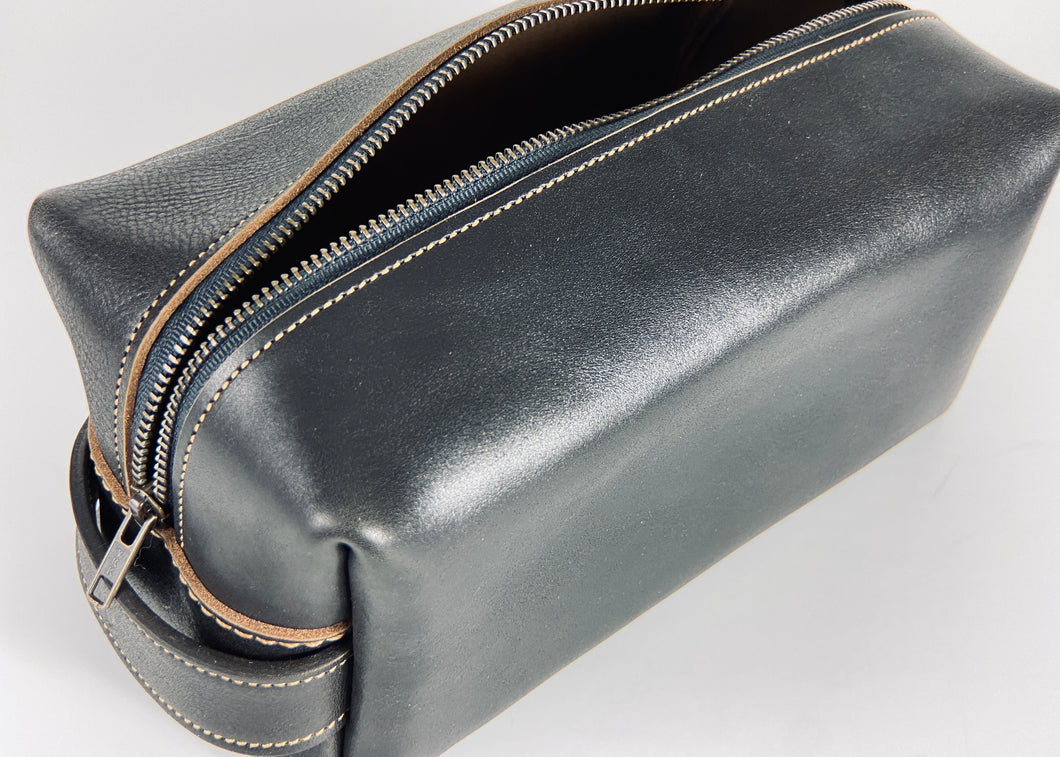 Black Dopp Kit